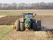 traktorius kukuruzai