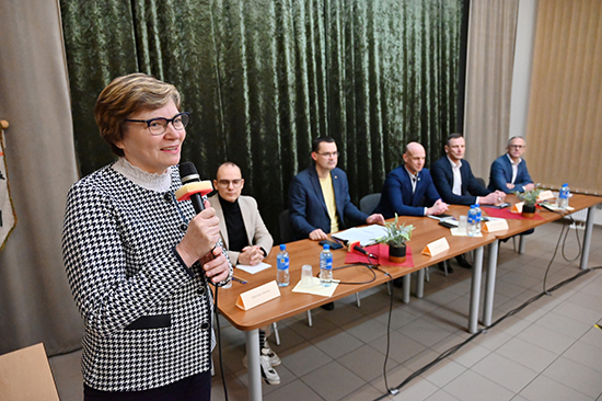 debatai bendruomenes